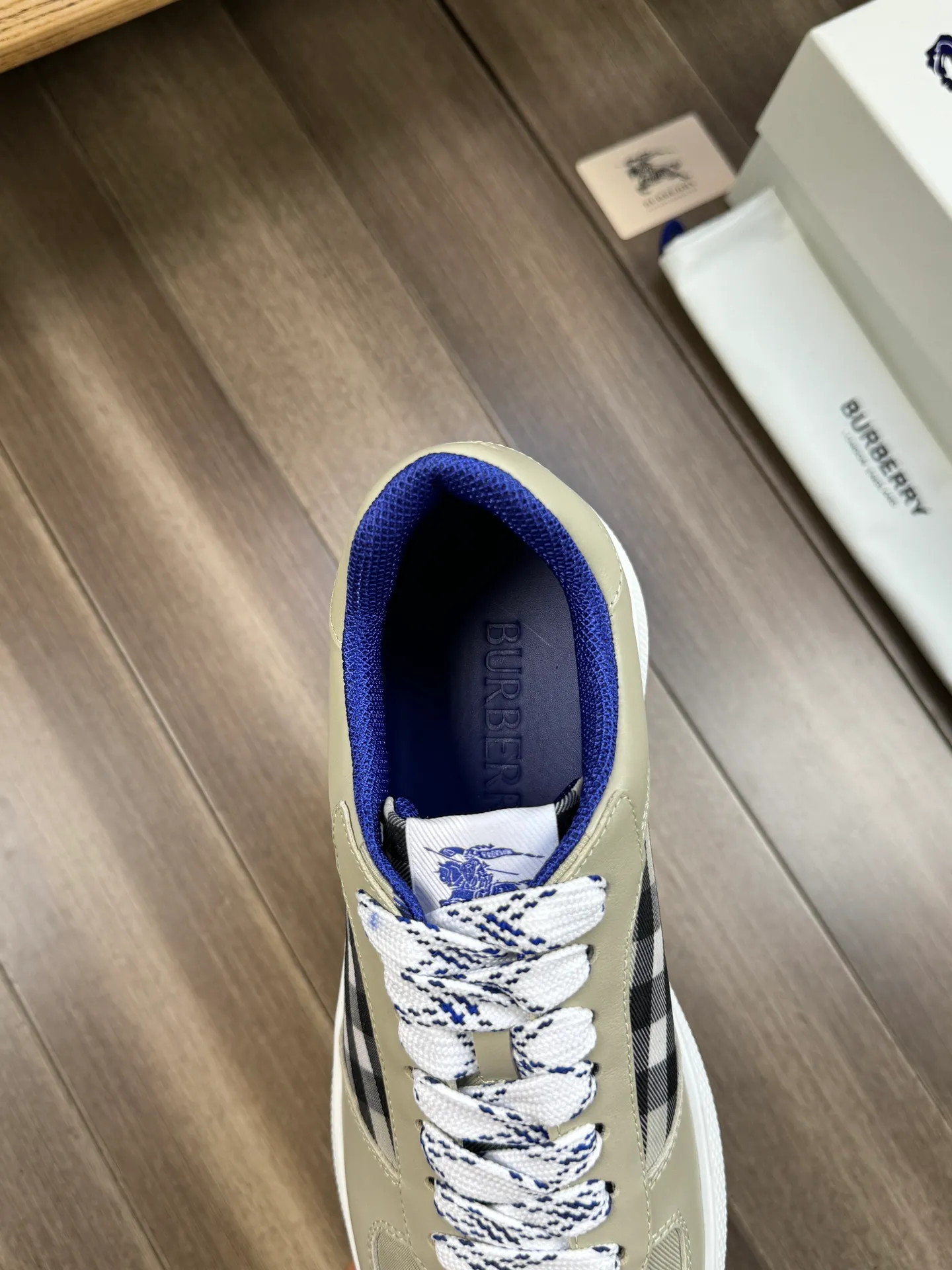 P400 [BURBERRY] Burberry - Upper: imported 🔝 Napa calfskin, brand totem cloth, tongue brand cloth label - Inner lining: canvas lining, - Outsole: rubber; two-color molded outsole - Super high quality control·Fine workmanship: highlighted (high-end·luxury·grade) -Size: 38-44 (Male 45, can be customized)